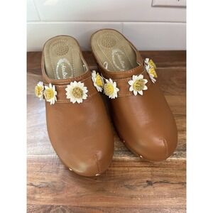 Atalina Daisy Clogs Women's Size 6 NWOT Y2K Brown Floral Healed